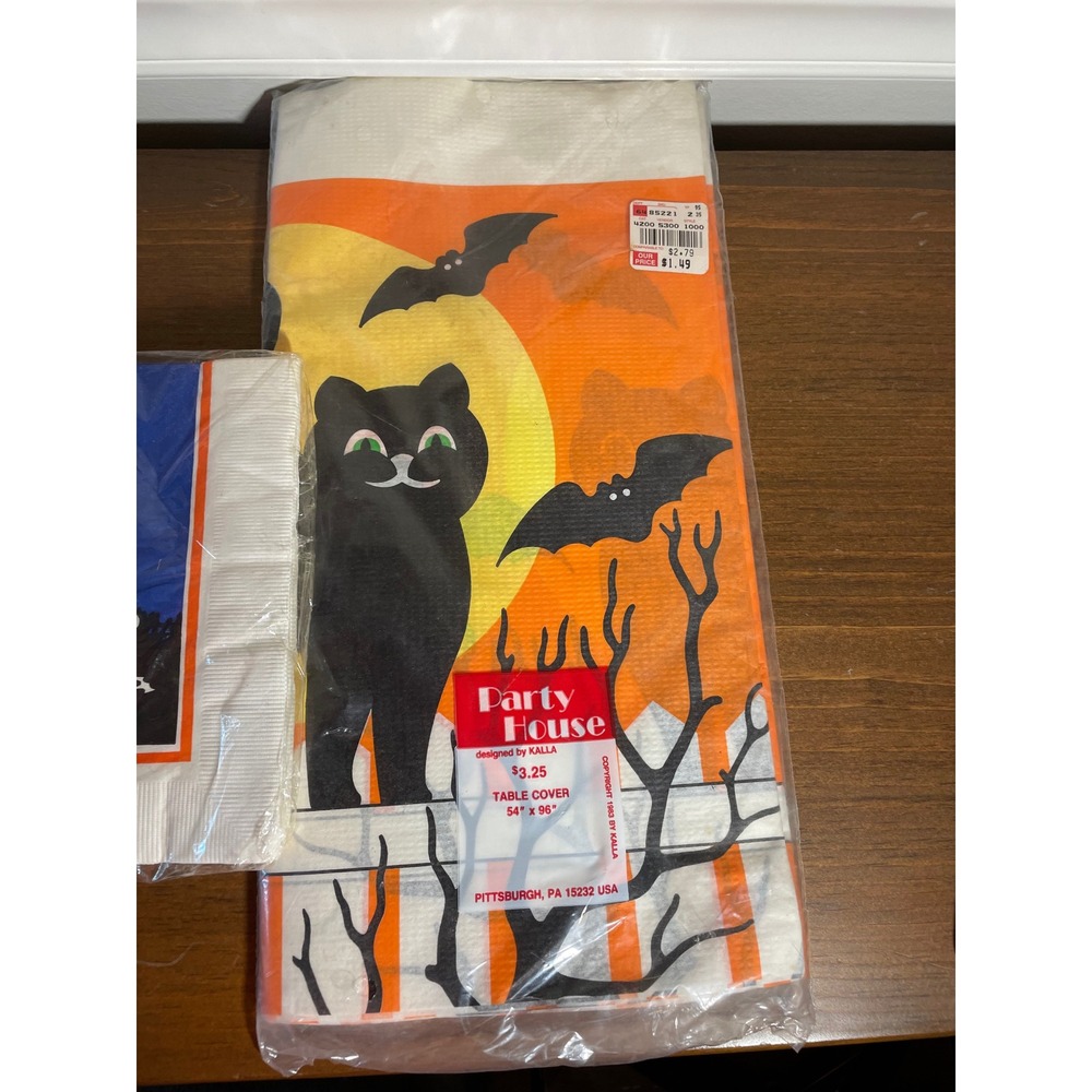 Vintage 1983 Halloween Party Set 2 Table Covers Black Cat Bats & Ghost Napkins - Picture 5 of 13